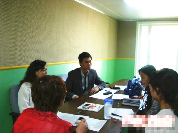 2011年台湾整合游戏治疗师程惠明教授为李伟江老师做专业培训